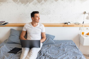 Lenovo ThinkPad P17 Gen 1 ma też dodatki takie jak czytnik linii papilarnych, dzięki któremu można zabezpieczyć ważne pliki lepiej niż tylko za pomocą PINu systemu Windows 10 składającego się z czterech cyferek